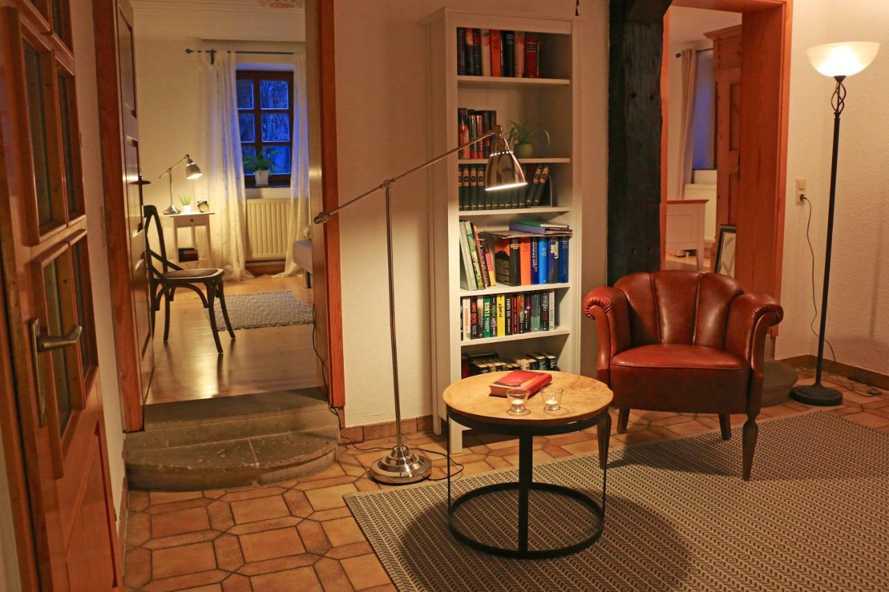 Alte Pfarre Gudensberg Apartment ภายนอก รูปภาพ