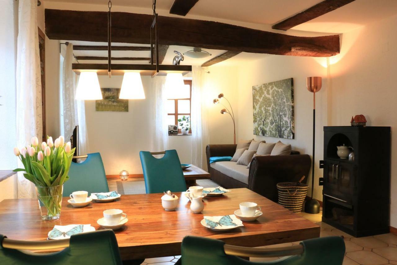 Alte Pfarre Gudensberg Apartment ภายนอก รูปภาพ
